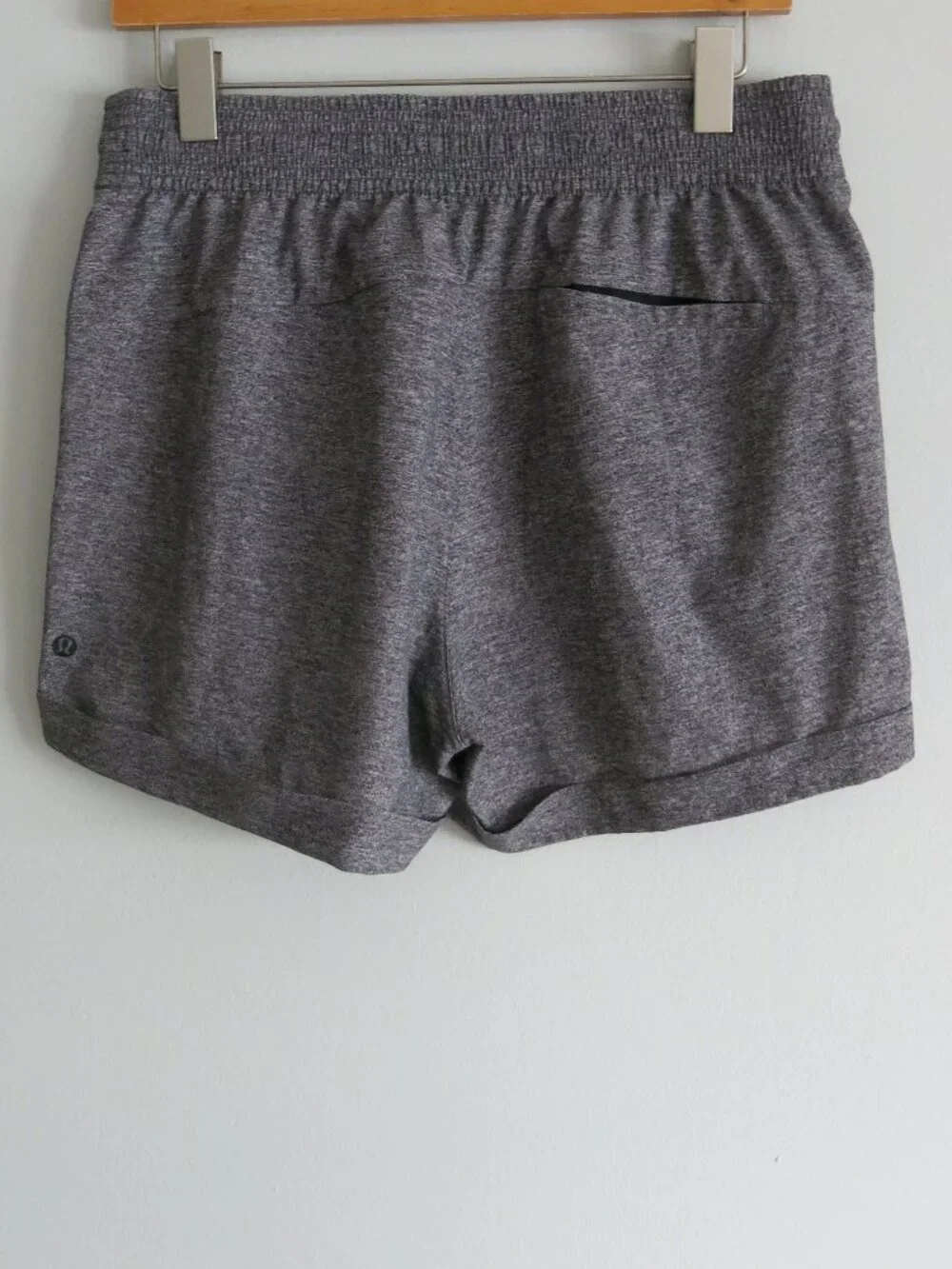 Lululemon Athletica Spring Break Away Short Heather Lux Multi Black - Size 8 - Picture 6 of 7